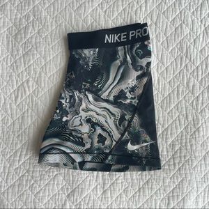 Nike Pro spandex shorts size large | gasoline print |